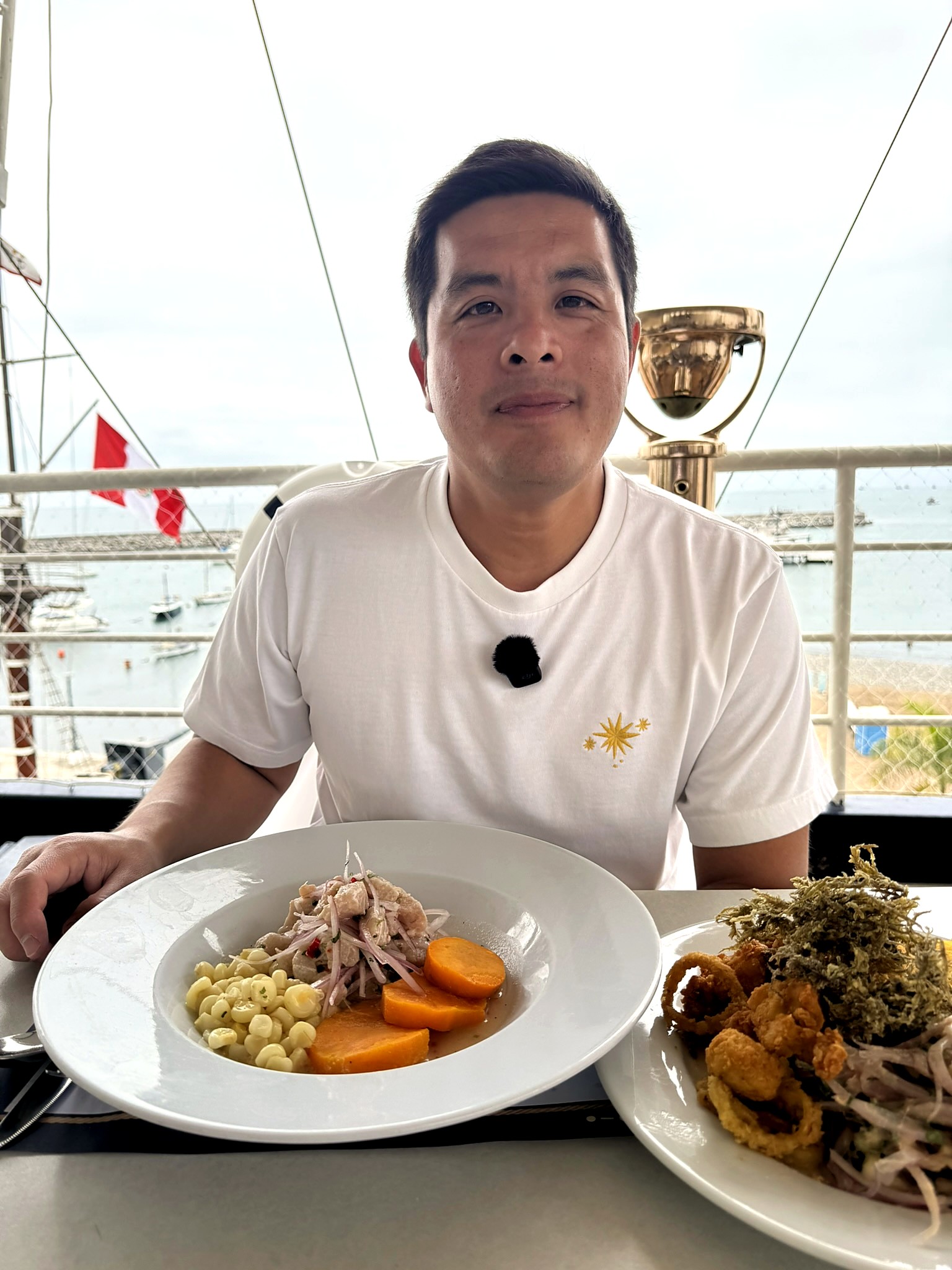 海を望むレストランでセビーチェを楽しむひととき